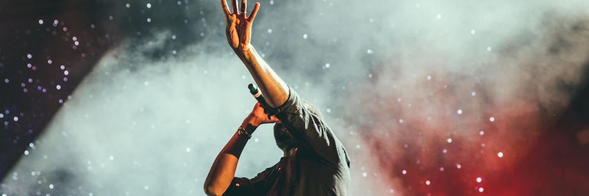 门徒娱乐独家音乐现场，热门歌手翻唱与原创MV首发